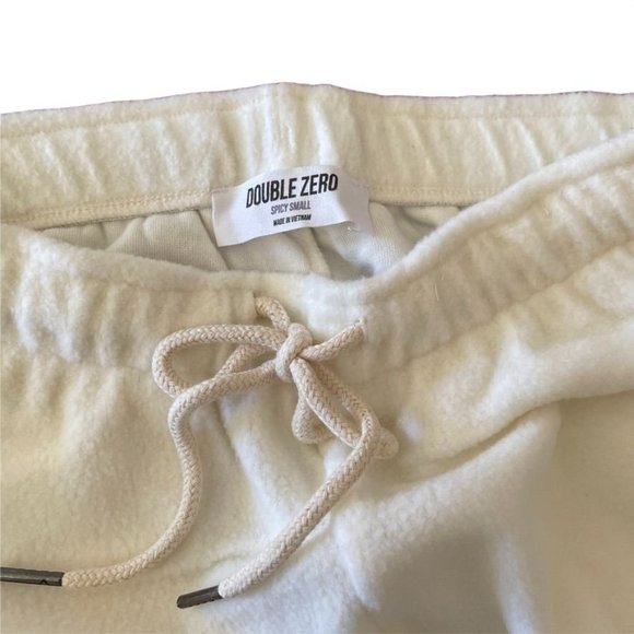HYFVE WOMENS WHITE WHIP CREAM LONG SLEEVE CROP TOP / MATCHING LOUNGE SHORTS SZ: - Picture 9 of 11